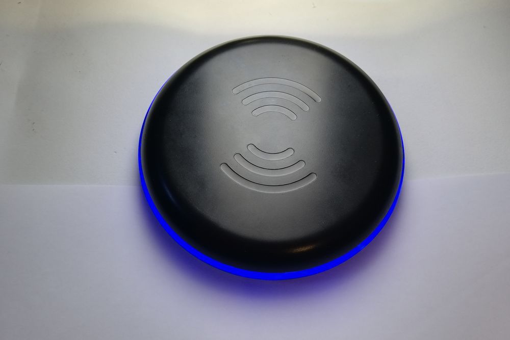 Lector RFID con aro de luz azul para surtidores de combustible