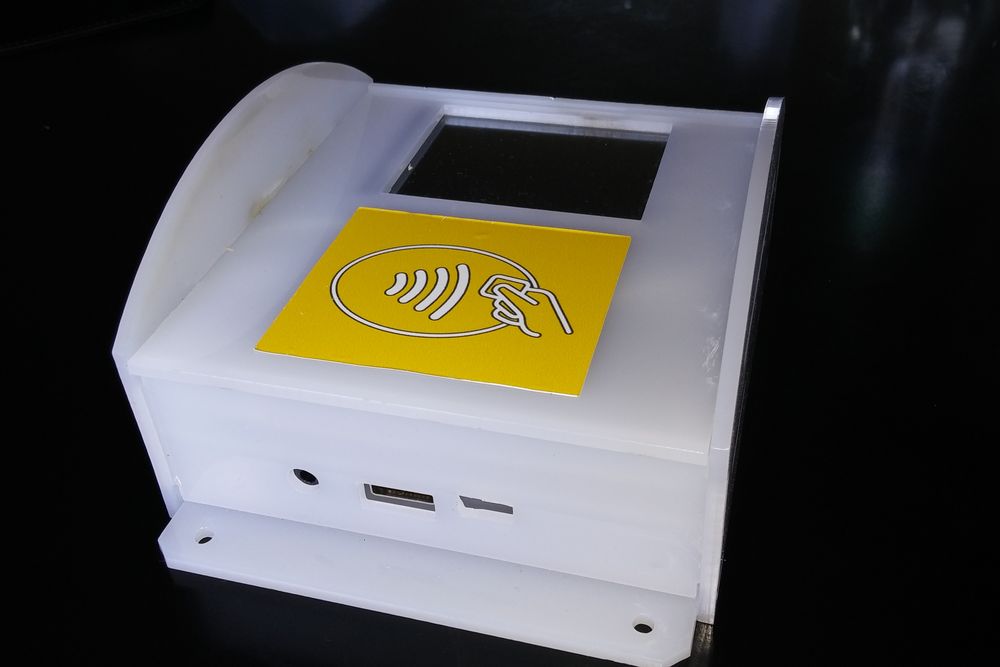 Micro-estación inteligente con lector de tarjetas